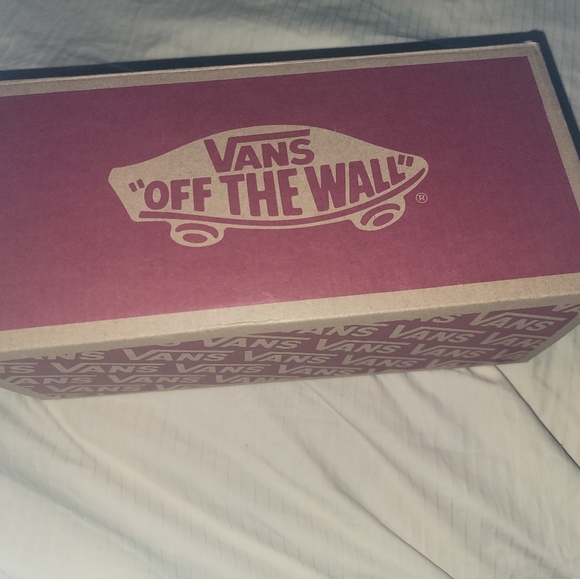 Vans - Picture 2 of 4